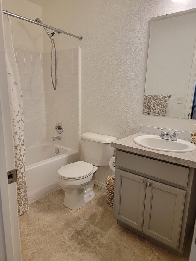 Building Photo - Available July 15th - Newer Home for Rent ...