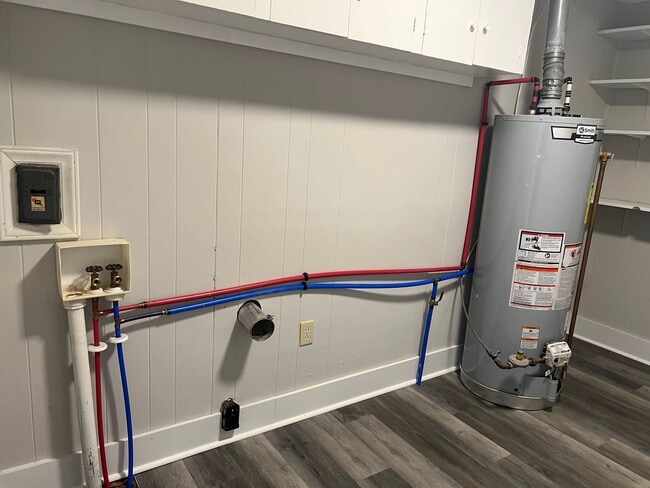 Building Photo - Newly Updated All-Brick Home in Growing Newport!