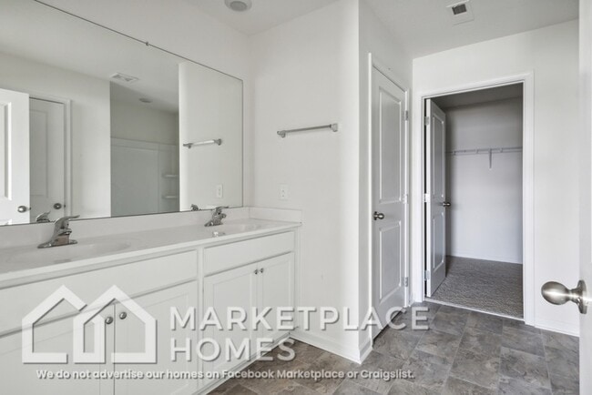 Building Photo - 1208 Cole Dr