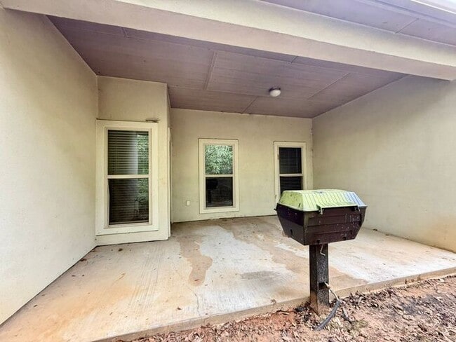 Building Photo - 4 Bedroom 3.5 Bath Duplex in East Tyler!