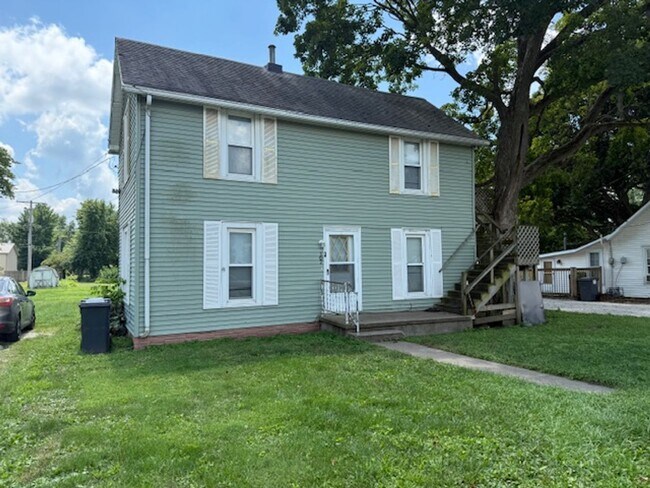 Primary Photo - 107 W Prairie St