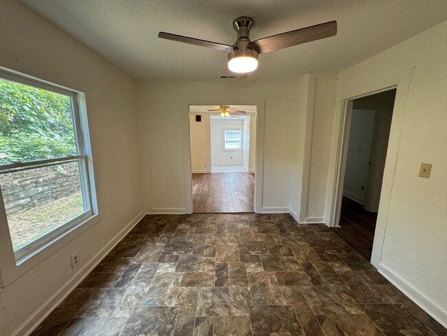 Building Photo - Central Asheville - Renovated Bungalow!
