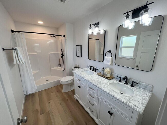 Building Photo - Brand New 2 Bed, 2 Bath Townhouse w/ a View!
