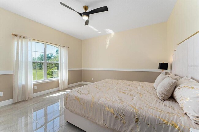 Building Photo - 2832 Rodeo Dr