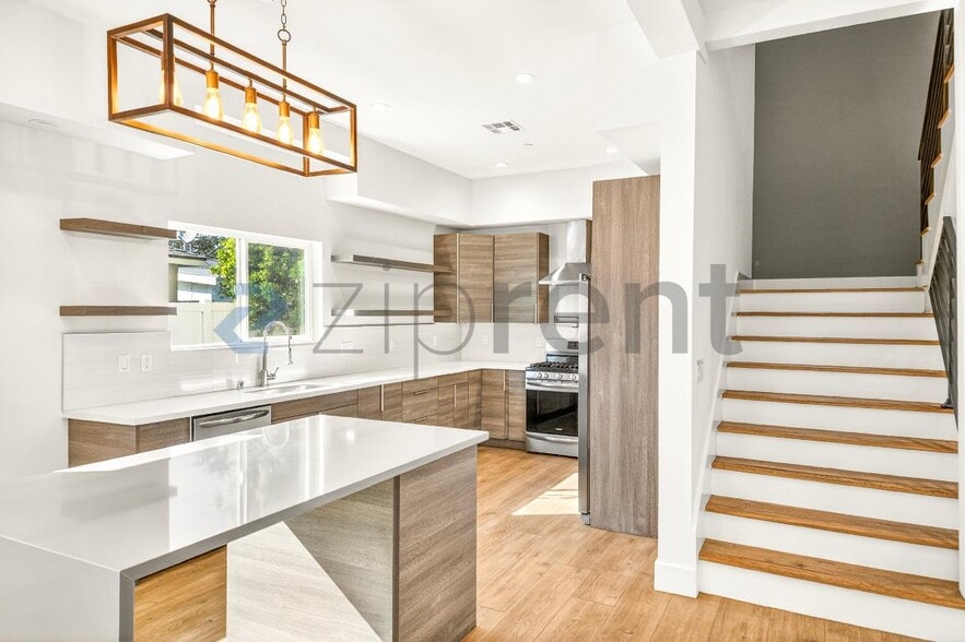 Building Photo - 5641 Riverton Ave