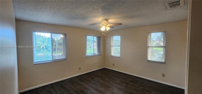 Building Photo - 2957 Oak Park Cir