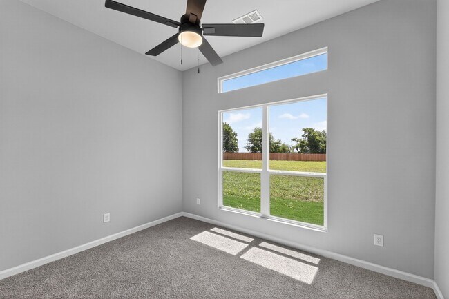 Building Photo - 521 Fox Hl Ct