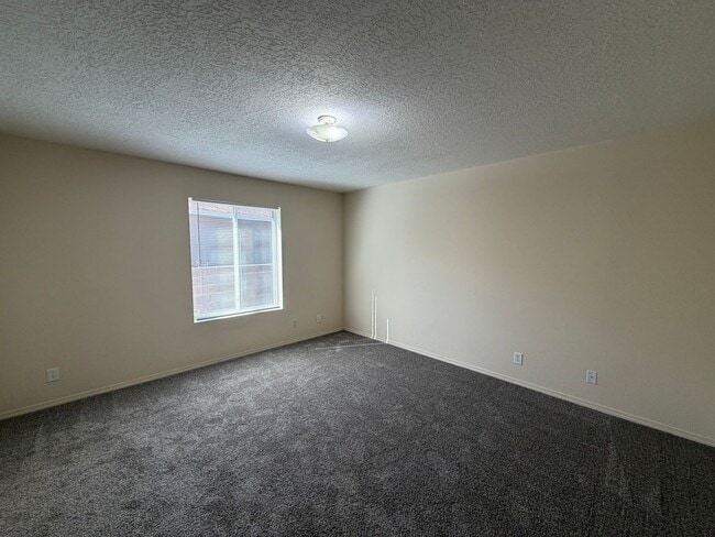 Building Photo - 3 Bedroom Single Story Home Near Northern Blvd NE & Loma Colorado Blvd NE!