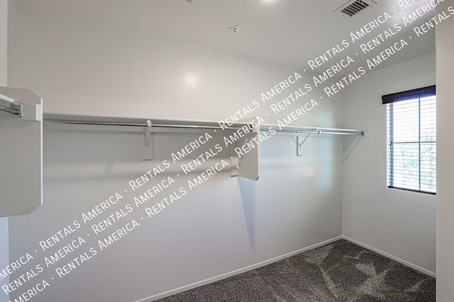 Building Photo - 7045 S Legend Dr