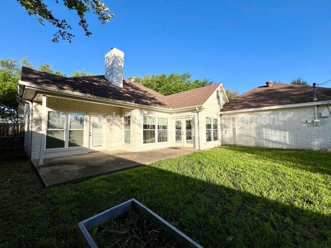 Building Photo - 208 Bonham Dr