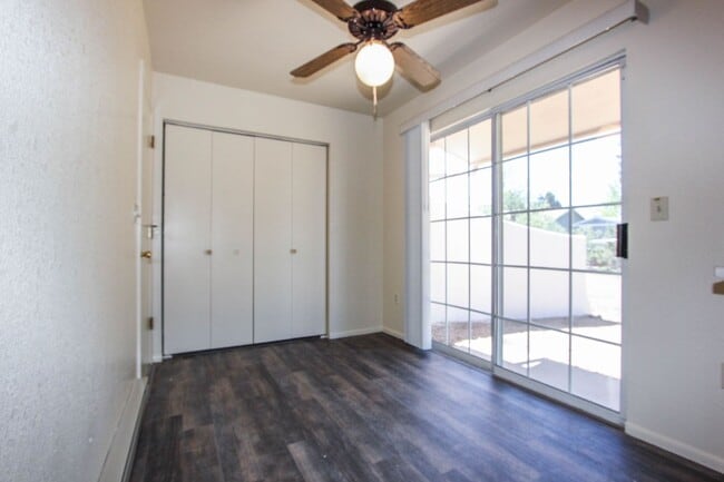 Building Photo - Triplex with Garage