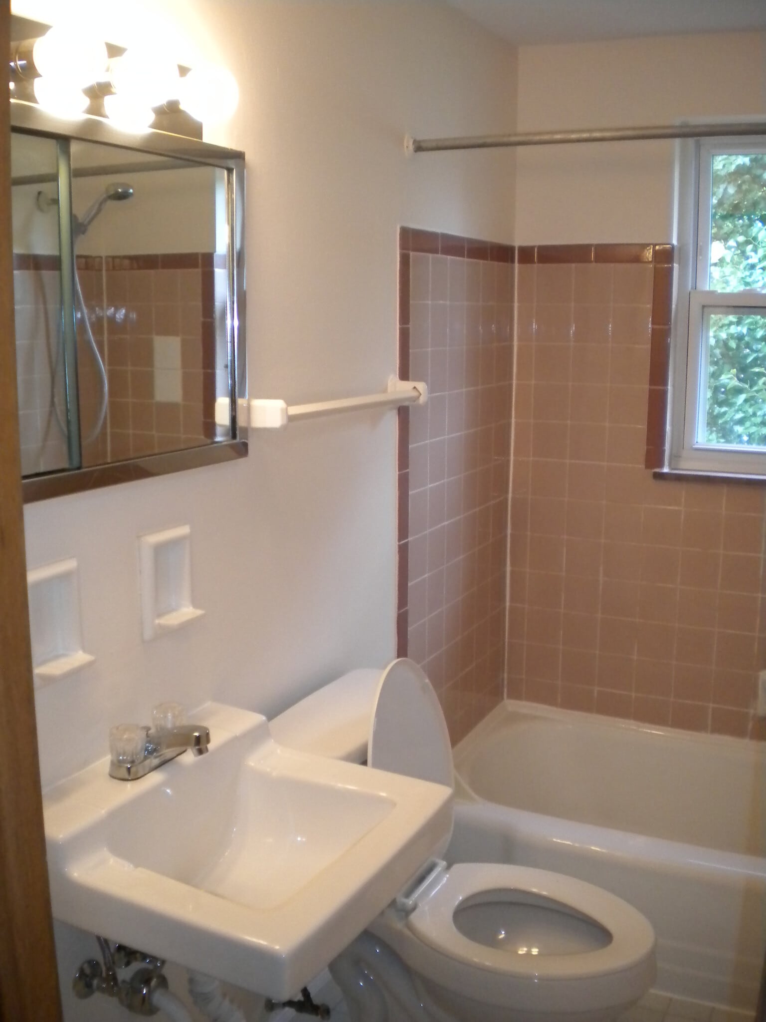 Building Photo - 3069 McGuffey Rd