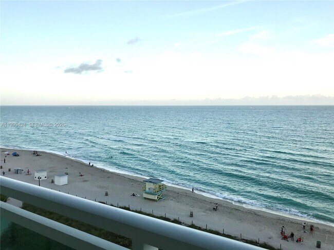 Building Photo - 6917 Collins Ave