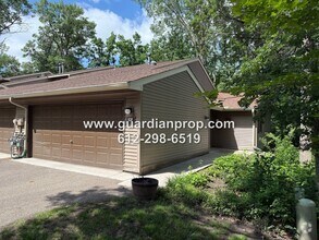 Building Photo - One Level End Unit Townhouse Available Now...