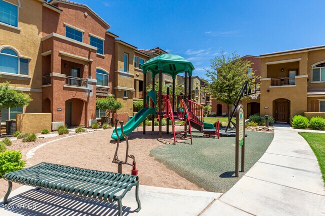 Building Photo - 240 W Juniper Ave