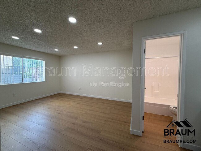 Building Photo - 5461 Kester Ave