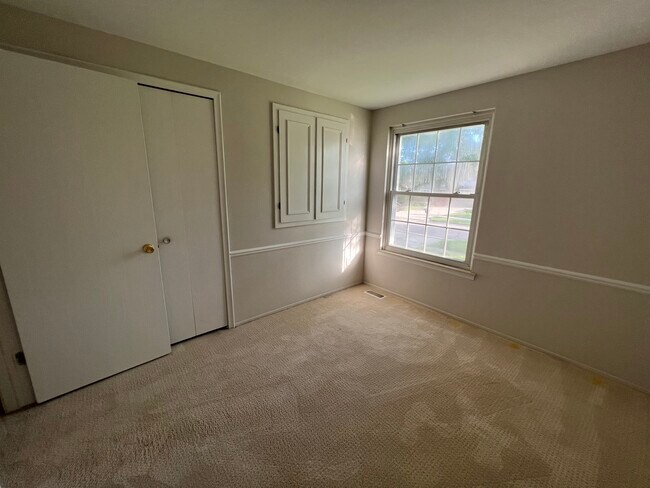 Building Photo - 1891 N Lake Dr