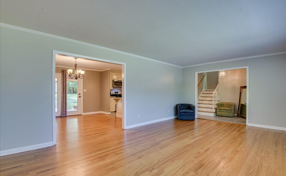 Building Photo - 813 Hammond Dr