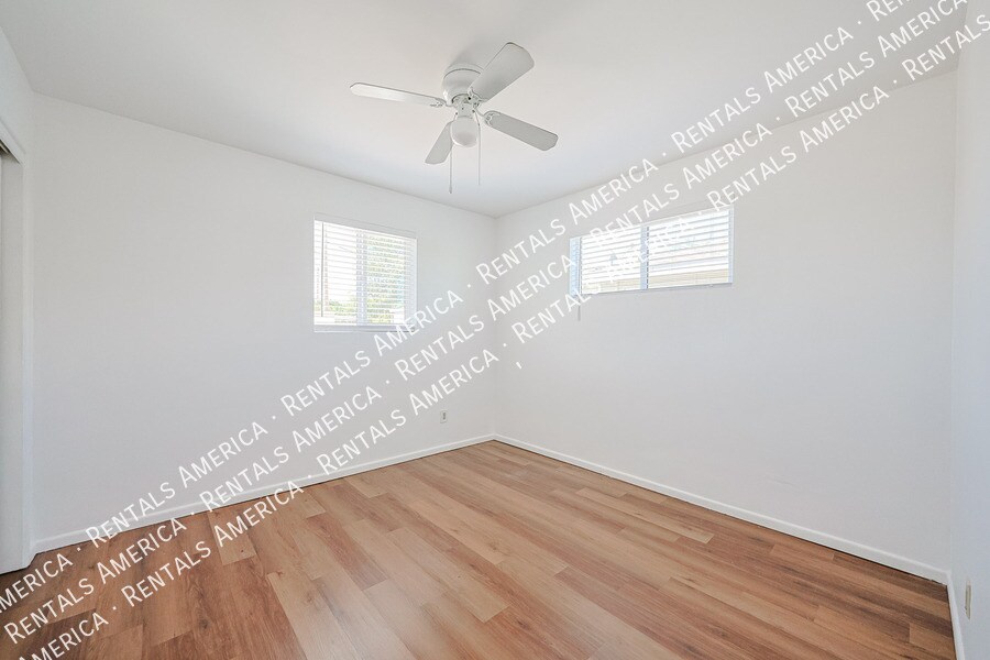 Building Photo - 2114 West Myrtle Ave