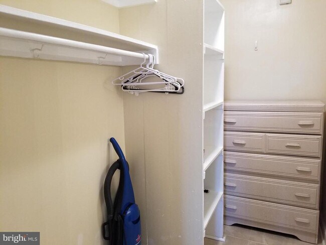 Building Photo - 1011 Arlington Blvd