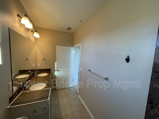 Building Photo - 5508 Copper Sunset Way