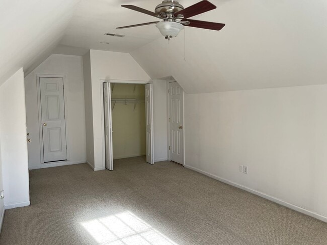 Building Photo - 3 Bedroom 2 Bathroom with a  Bonus Room  House in Winding River Plantation