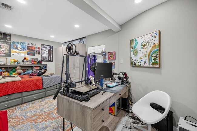 Building Photo - 1570 NE 30th Pl