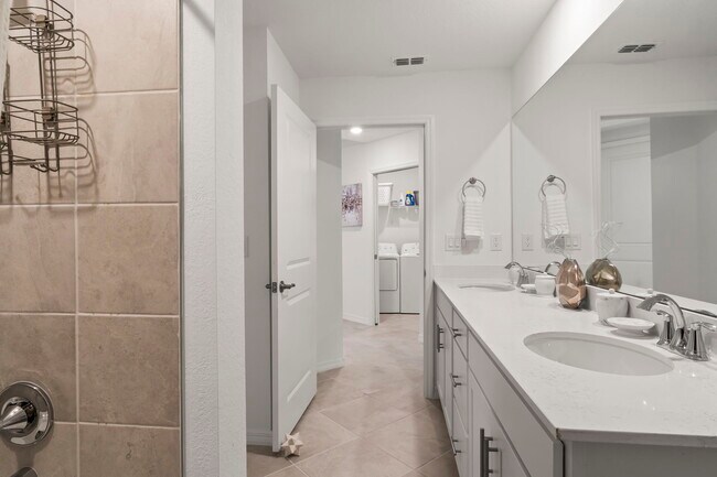 Building Photo - 12140 Wellen Golf St