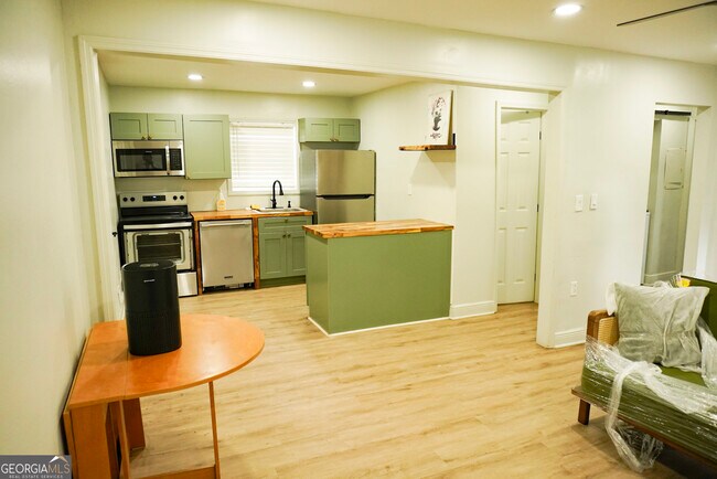 Building Photo - 1875 Dunlap Ave