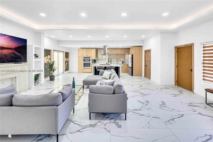 Primary Photo - 4708 Alton Rd