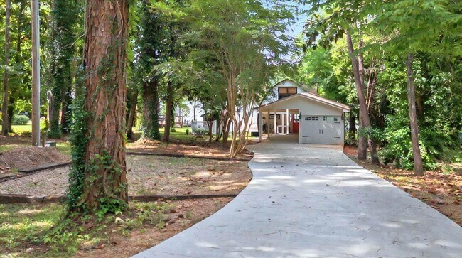 Building Photo - 1645 Tallavana Trail