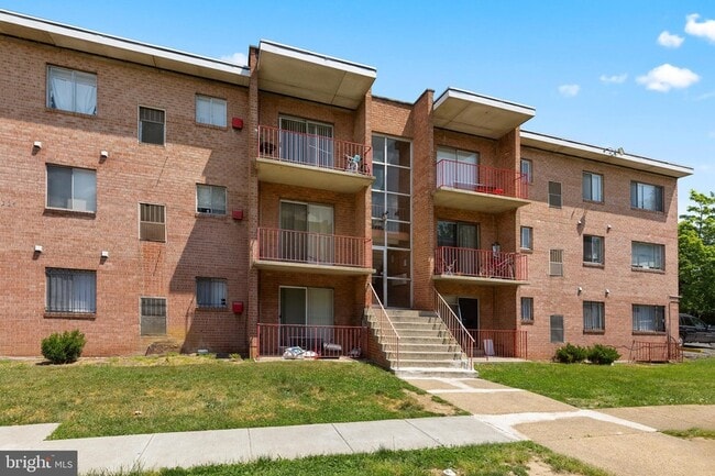 Building Photo - 1822 Maryland Ave NE