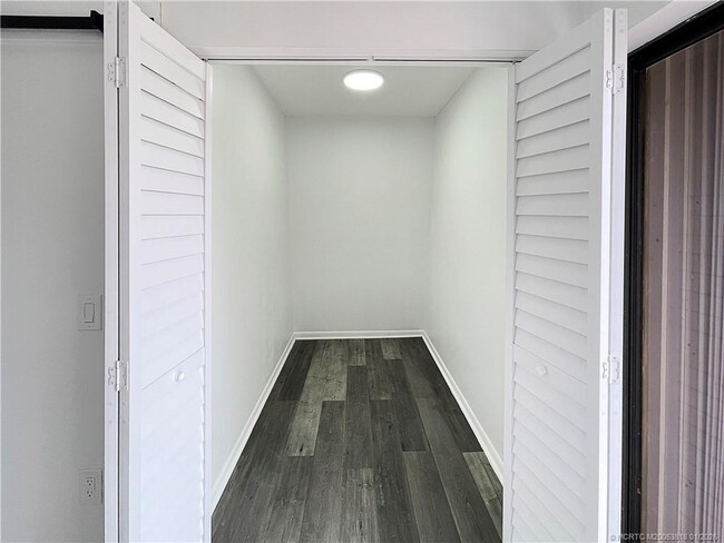 Building Photo - 3900 SE County Line Rd