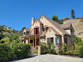 Building Photo - Very nice custom Camarillo 4+4 family home in great private location!