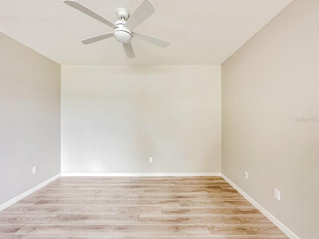 Building Photo - Gorgeous 4 Bed 2 Bath Home!