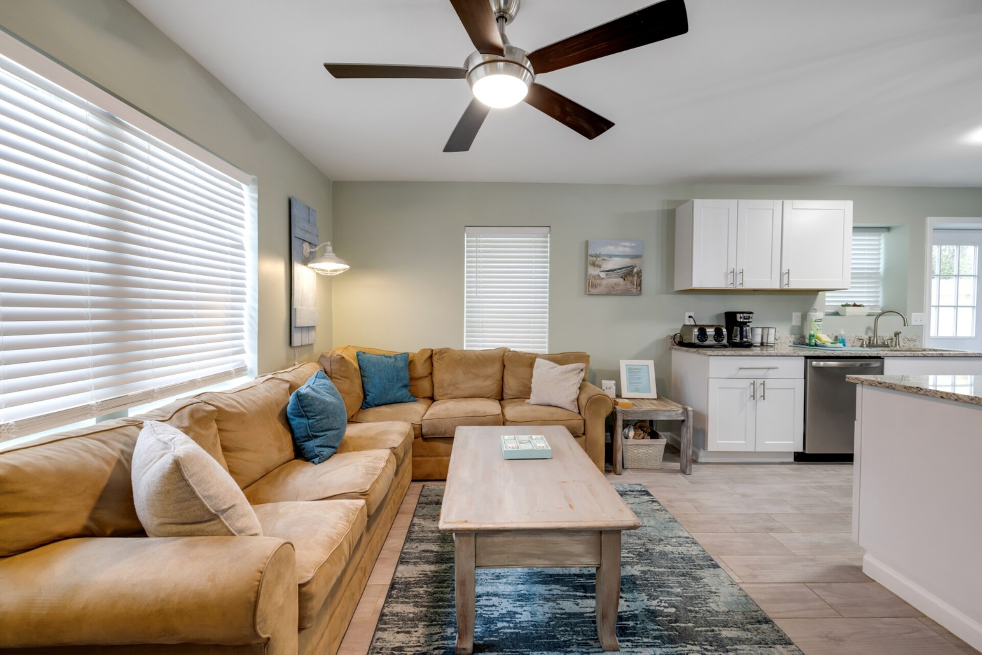 Building Photo - 5616 Pinetree Ave