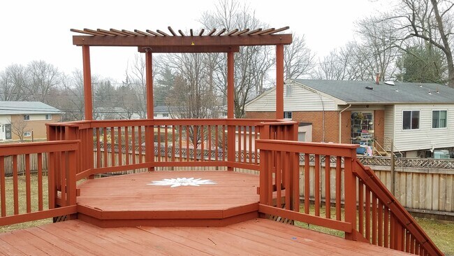 Building Photo - Spacious single family home in established Rockville neighborhood available now!