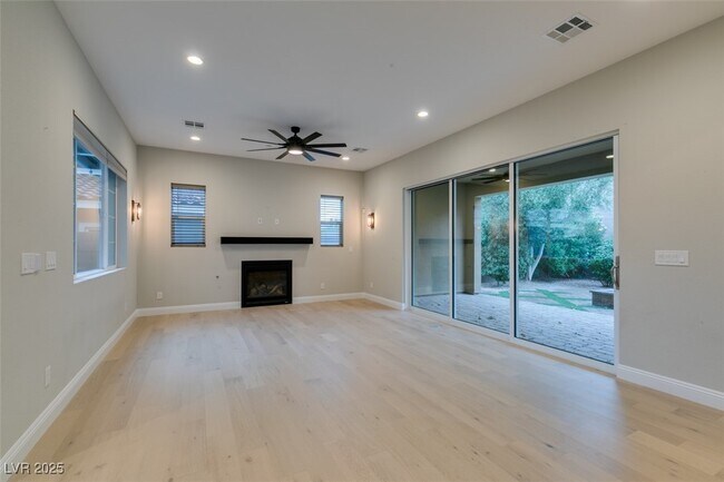 Building Photo - 2566 Speyburn Ave