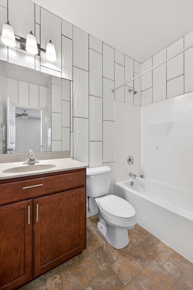 Building Photo - 3501 Charlestowne Crossing Dr