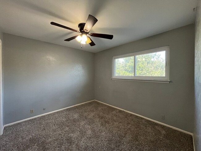 Building Photo - Southside Townhome!!