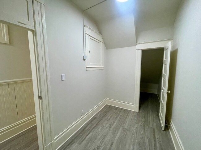 Building Photo - Ground floor Nob Hill 3BR + Office | Avail...