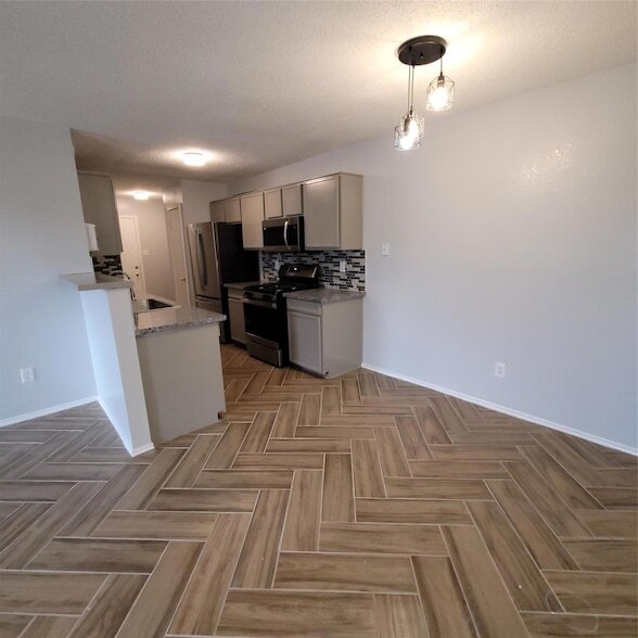 Building Photo - 1306 York Castle Dr