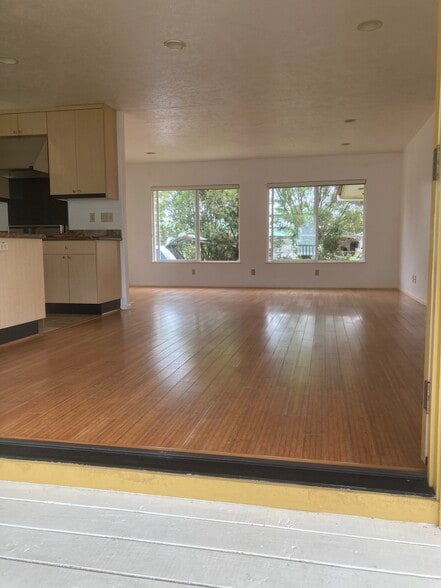 Building Photo - 955 Kukuau St