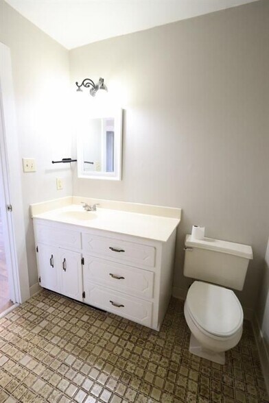 Building Photo - 1985 Briarcliff Rd