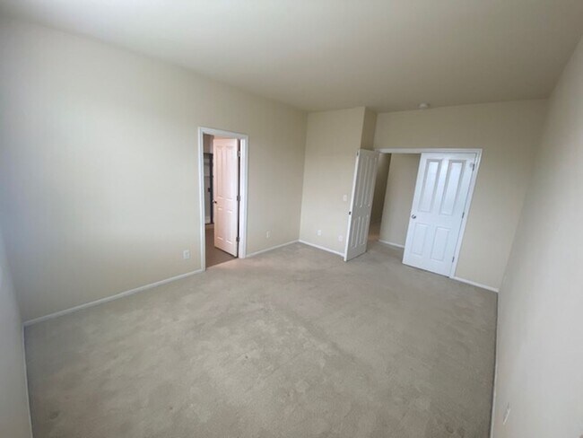 Building Photo - Beautifully Renovated 4 bedroom Home with attached 4 car garage!