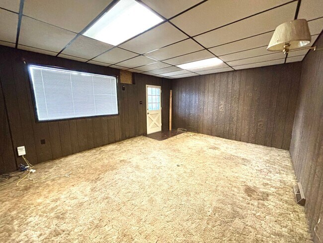 Building Photo - 700 Market St