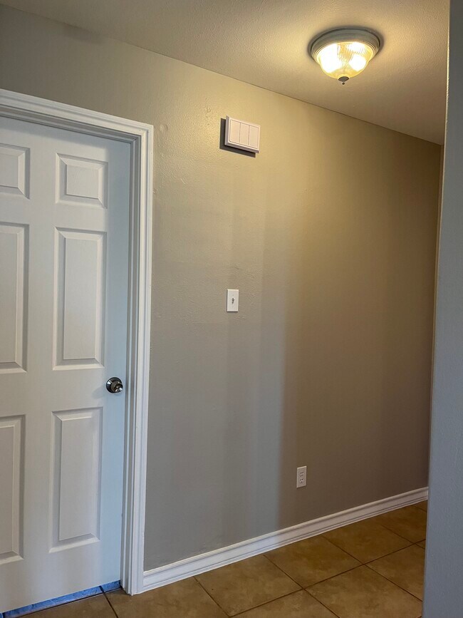 Building Photo - 4213 Easy St