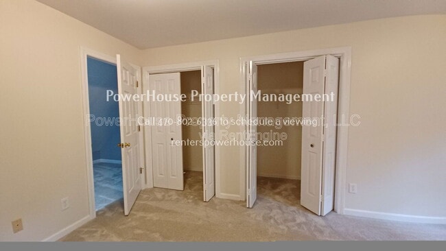 Building Photo - 5190 Southlake Dr