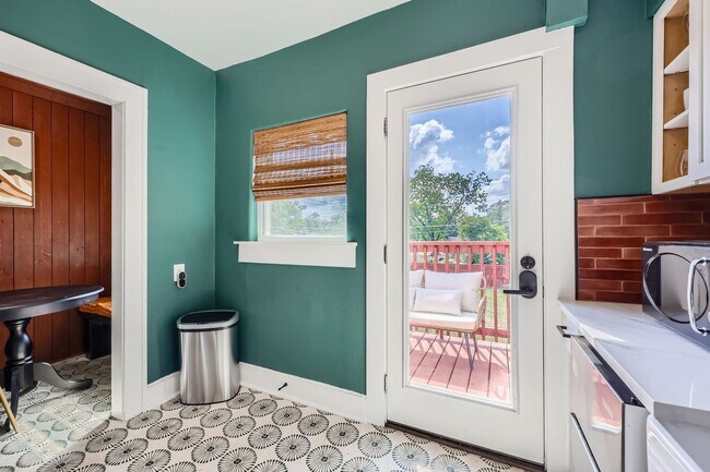 Building Photo - 225 S Oak Cliff Blvd