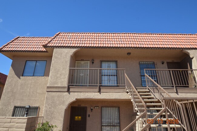 Building Photo - 4300 N Lamont St